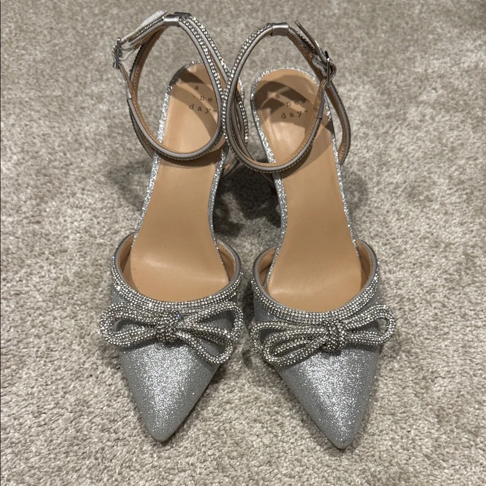 A new day Carmin Bow Pumps NWOT - Picture 4 of 5